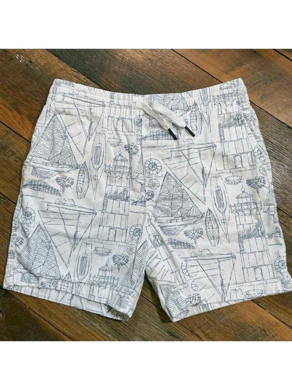 Vineyard Vines Boy’s Breaker Style Shorts Size 14 White and Navy